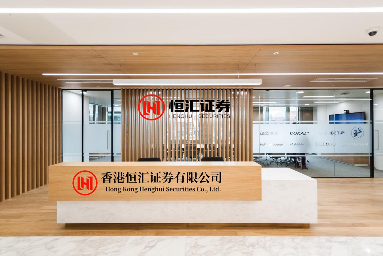 同花证券平台 乘透明缆车 览灵山秋韵